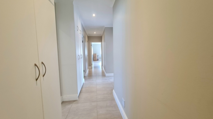 4 Bedroom Property for Sale in Whale Rock Western Cape
